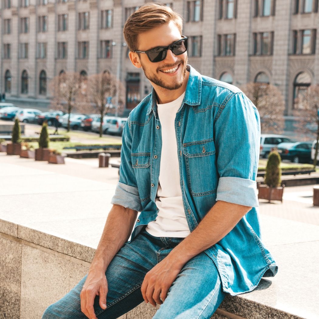 Modne jeansy męskie 2020 - jakie fasony są teraz na topie?